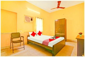 PURI HOTEL G N E S H A near temple -sea prime location